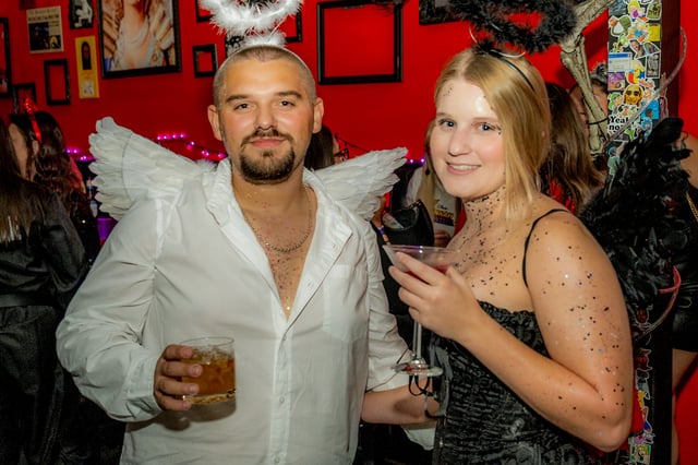halloween bar crawl (4).jpg