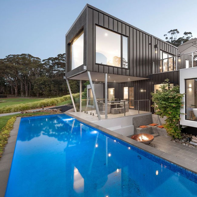 A picture of bluestone pavers around a pool in Melbourne.