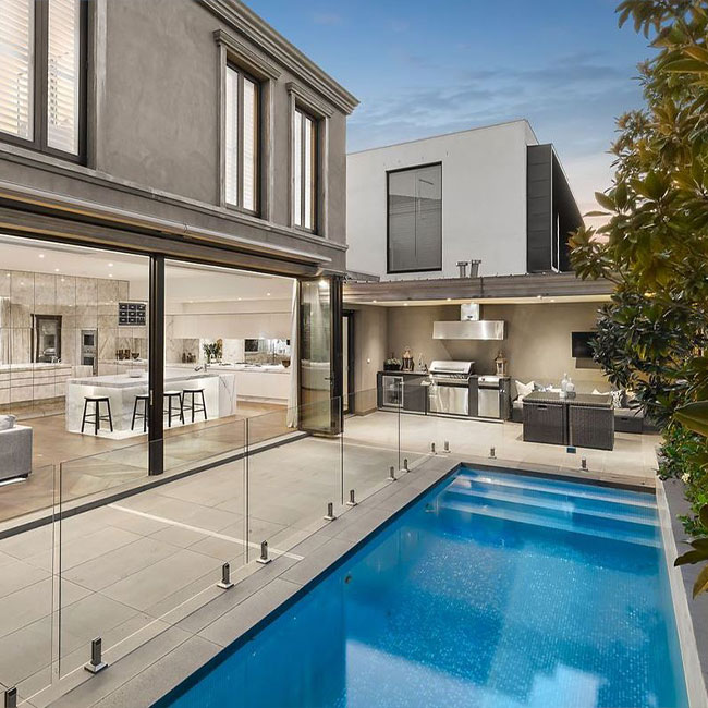 A picture of bluestone pavers around a pool in Melbourne.
