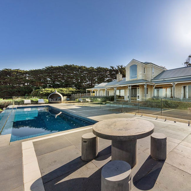 A picture of bluestone pavers around a pool in Melbourne.