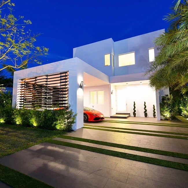 A picture of bluestone pavers on a drive way in Melbourne.