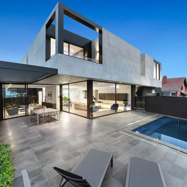 A picture of bluestone pavers around a pool in Melbourne.