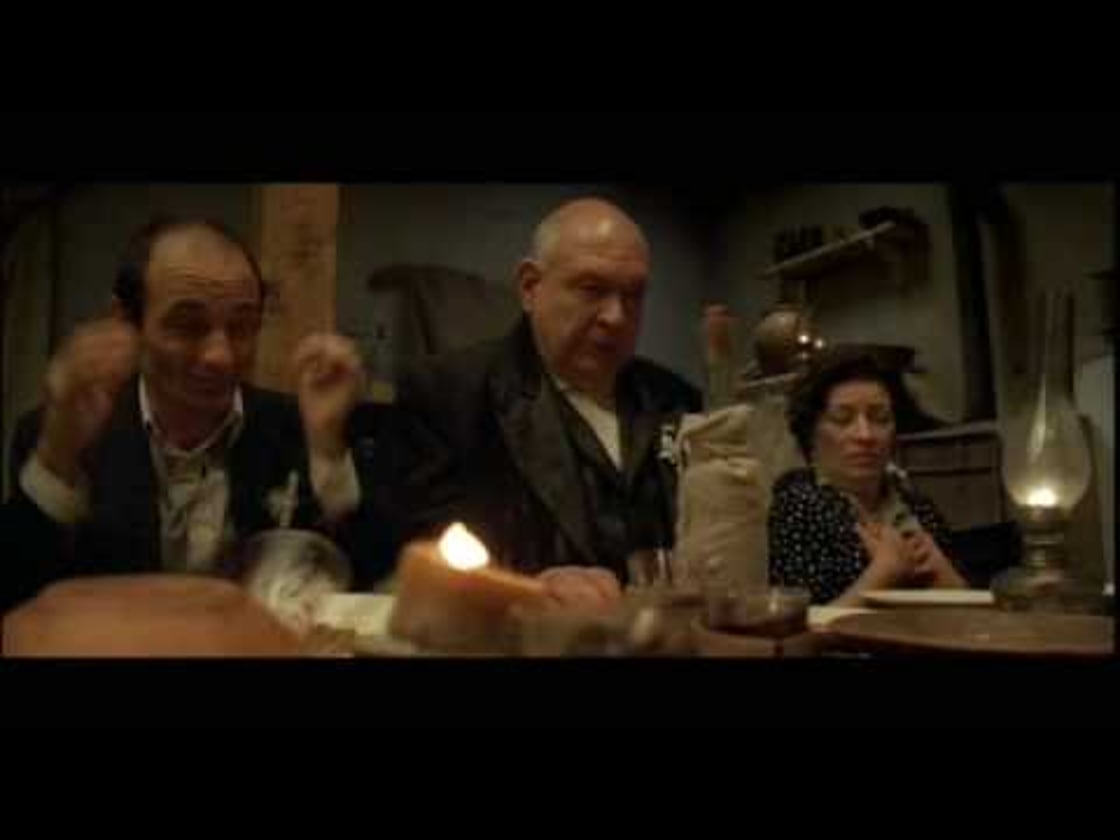 Bande annonce de AU DIABLE STALINE, VIVE LES MARIES !