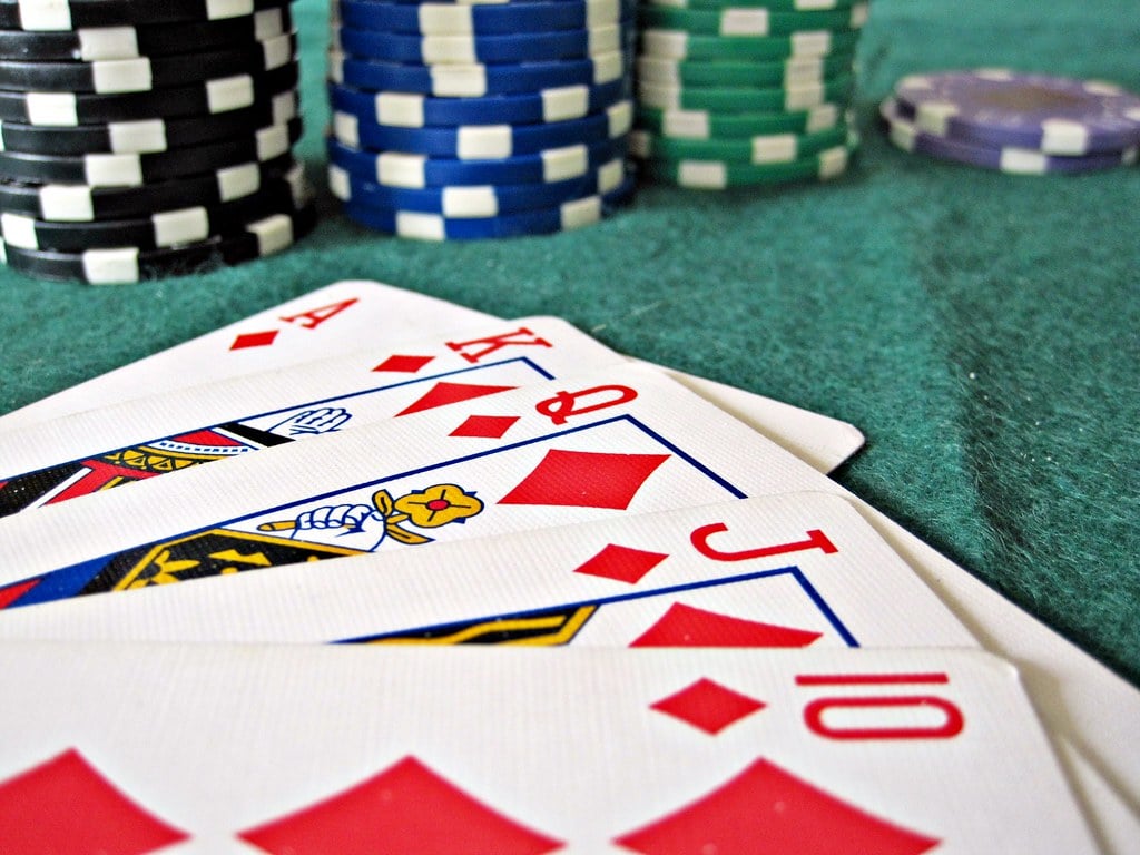 How to play poker A detailed guide for beginners FIRST