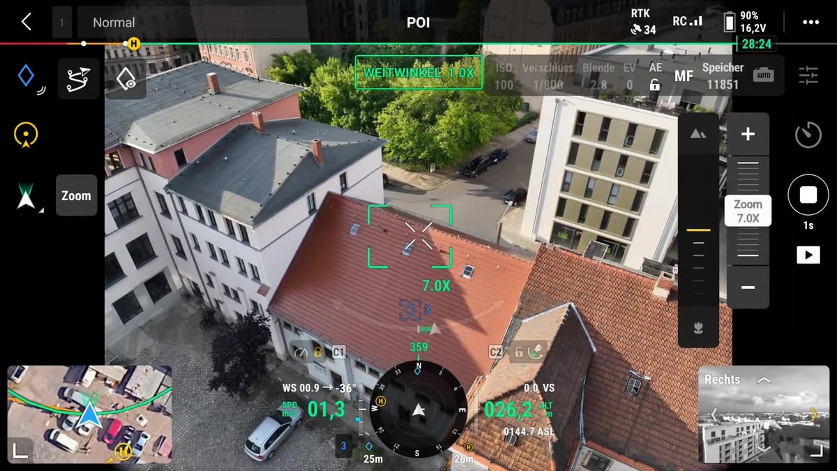 DJI Pilot 2 im POI-Flug, rechts das Symbol der zeitgesteuerten Aufnahme mit 1 s.