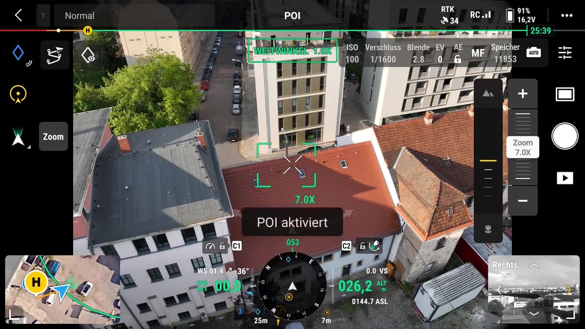 DJI Pilot 2 mit der Meldung „POI aktiviert“, die Kamera zeigt auf das Dach.