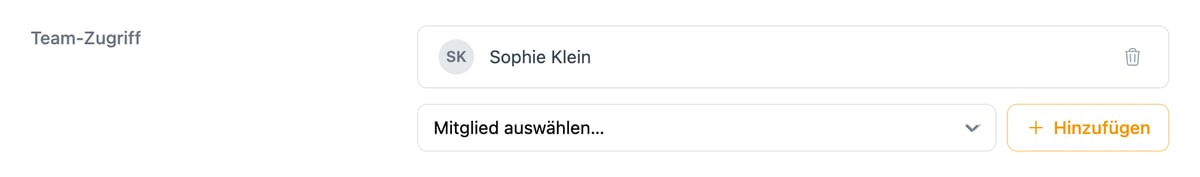 Section Team-Zugriff (Team access) on the project page, German interface: the project is shared with Sophie Klein, with a bin icon to the right. Underneath the selection field Mitglied auswählen (Choose member) and the button Hinzufügen (Add).