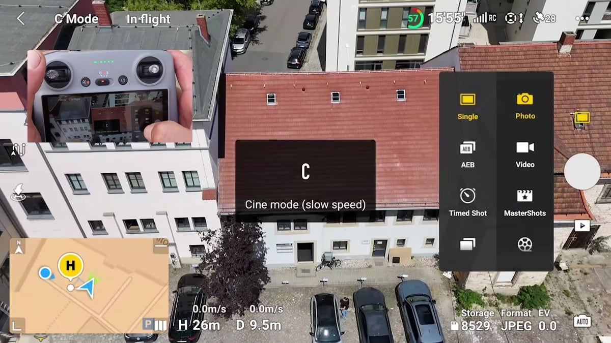 DJI Fly, Hinweis „Cine mode (slow speed)“ und das Fotomenü mit Timed Shot.