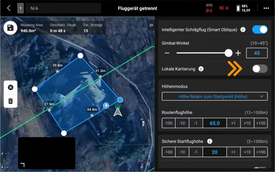 DJI Pilot 2, Gebietsroute um ein Gebäude: Smart Oblique an, Gimbal-Winkel 45, Schalter „Lokale Kartierung“ noch aus, Routenflughöhe 65 m.