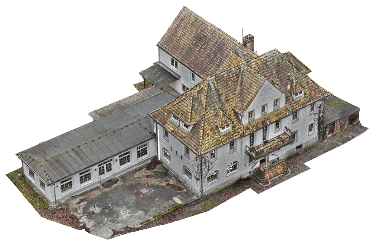 Cut-out 3D model of a manor house with a mossy tiled roof, dormers and a balcony, plus a low annex and the paved yard.