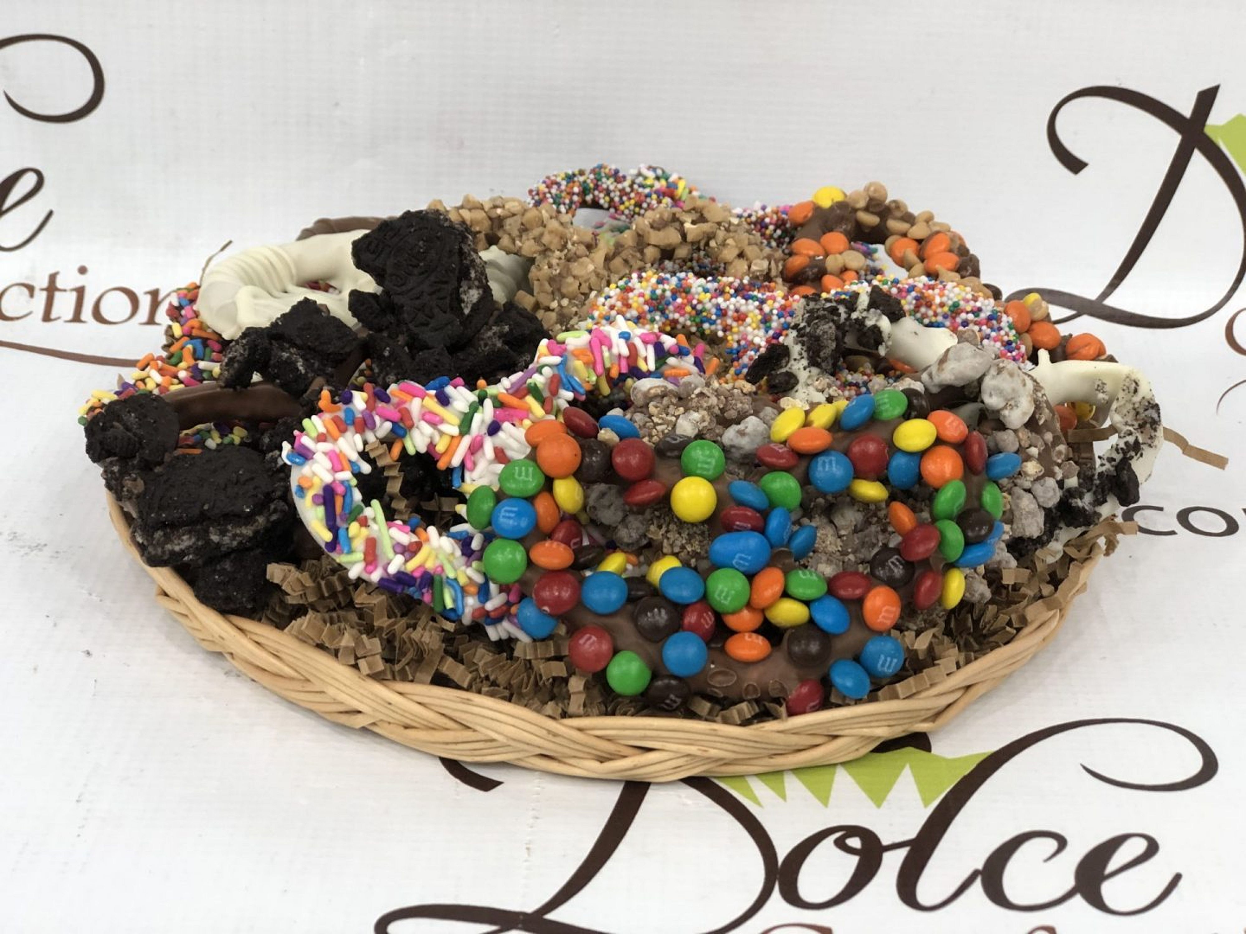 Pretzel and Cookie Basket P-100