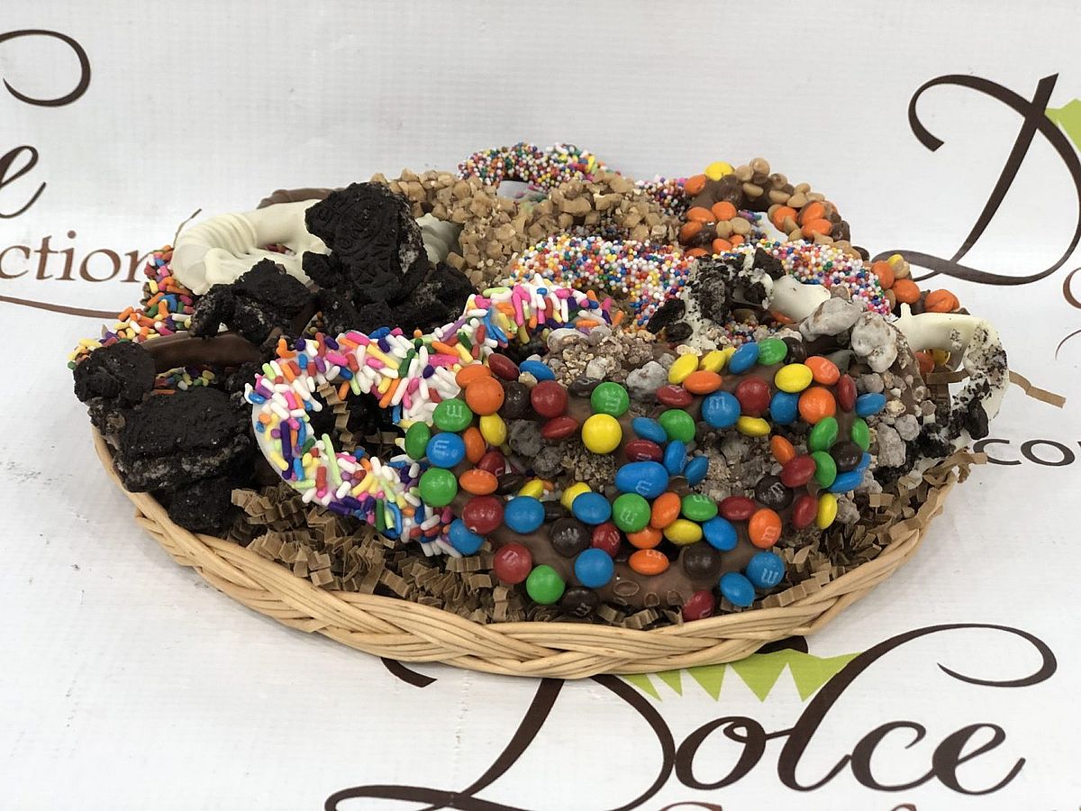 Pretzel and Cookie Basket P-100