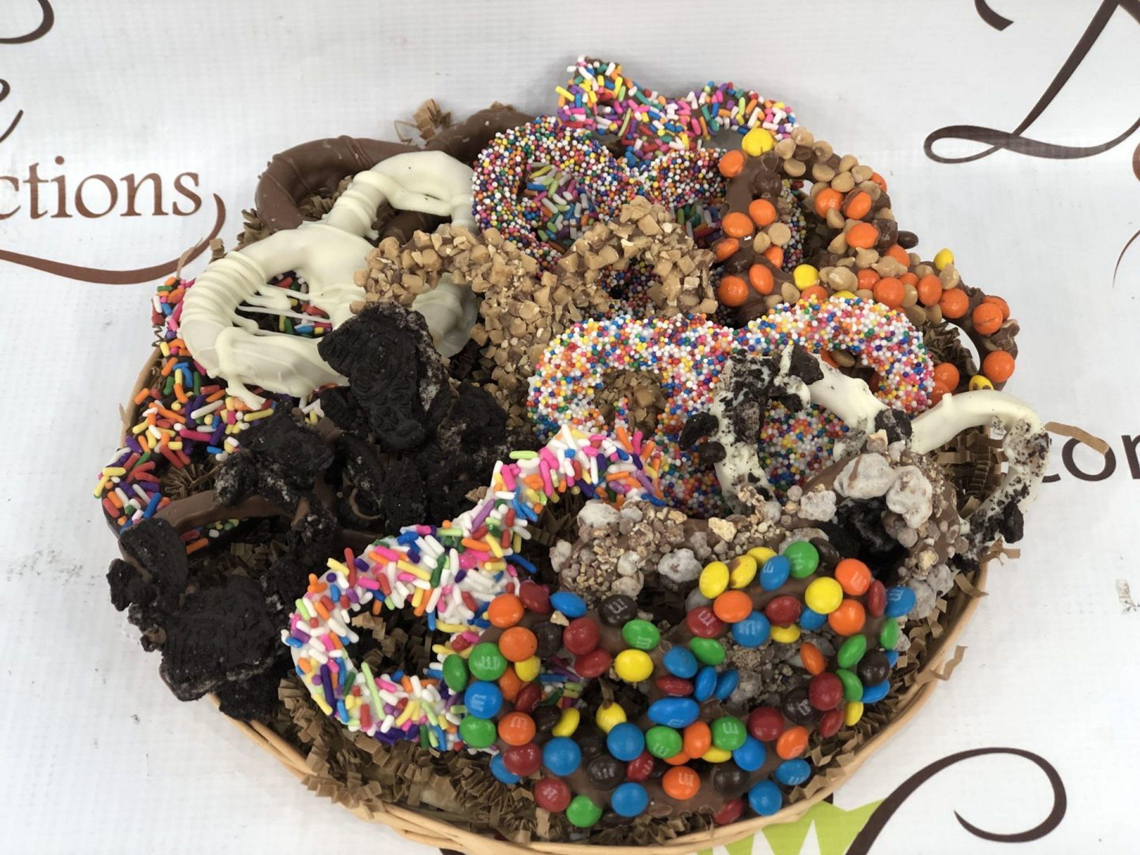 Pretzel and Cookie Basket P-100