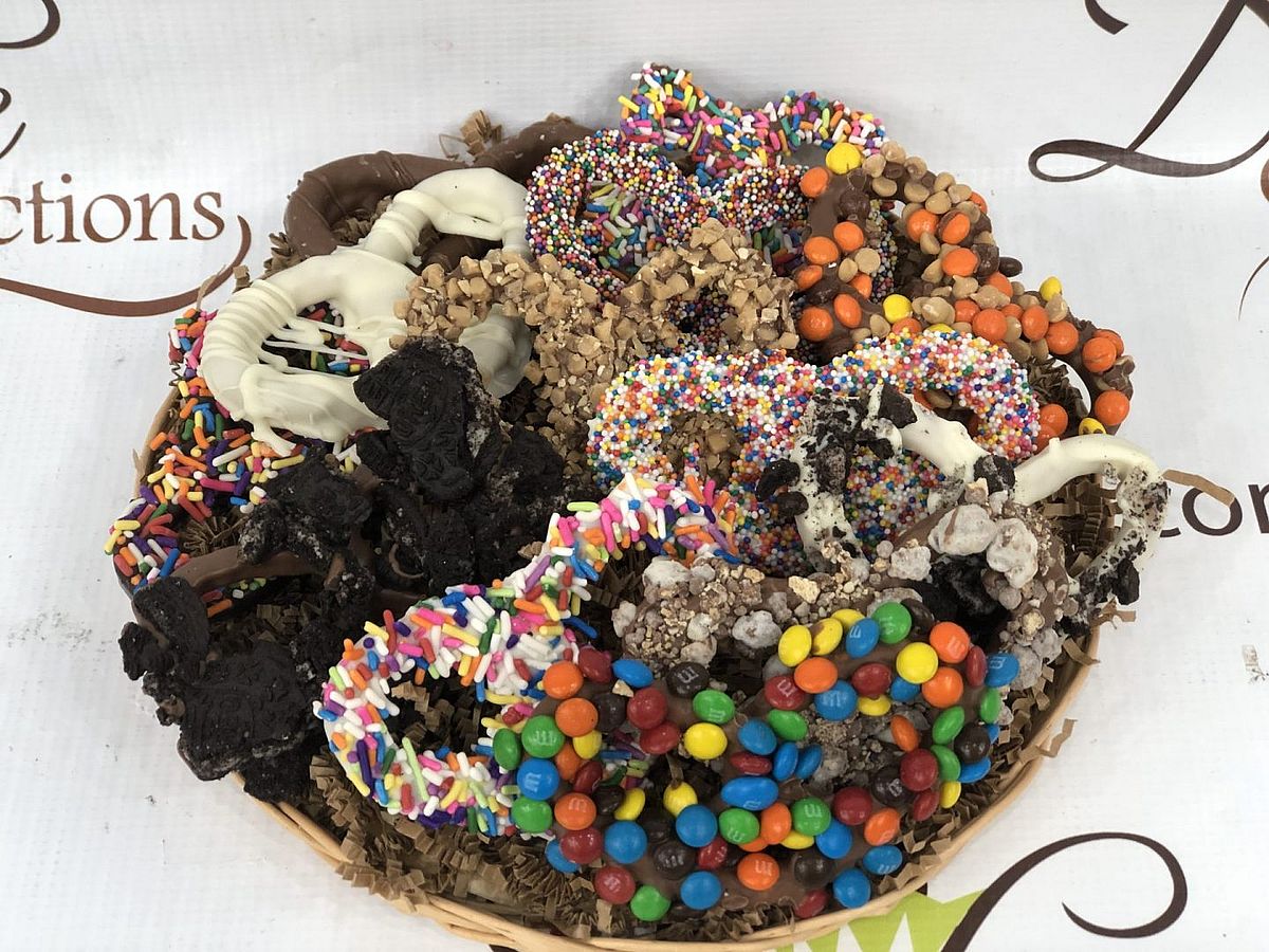 Pretzel and Cookie Basket P-100