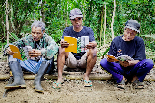 ORIGINE partner vanilla farmers reading through training materials