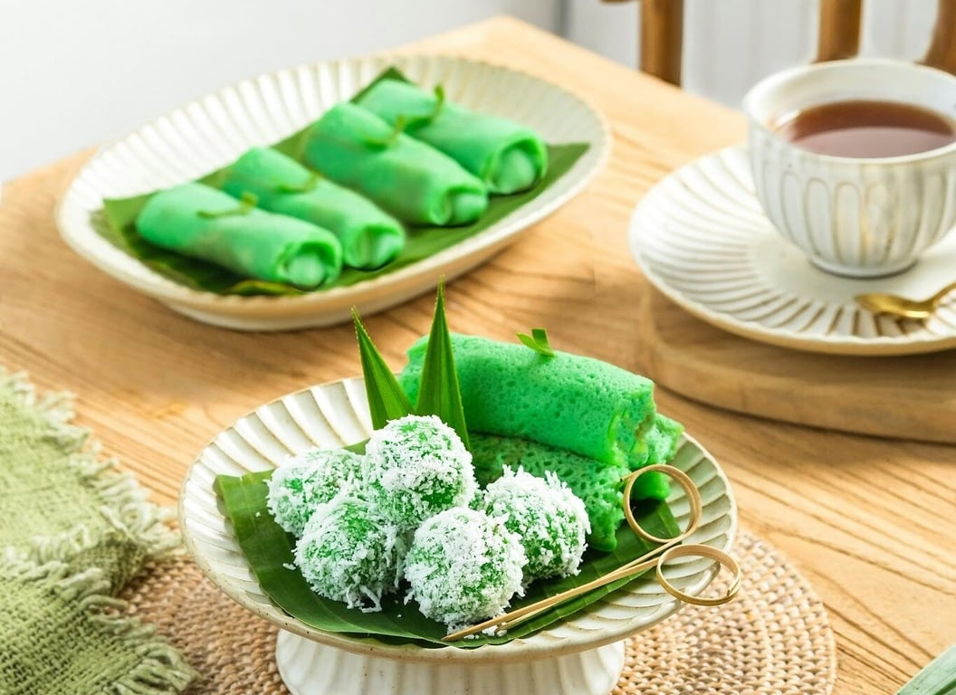 The beautiful green hue of pandan in traditional Southeast Asian desserts