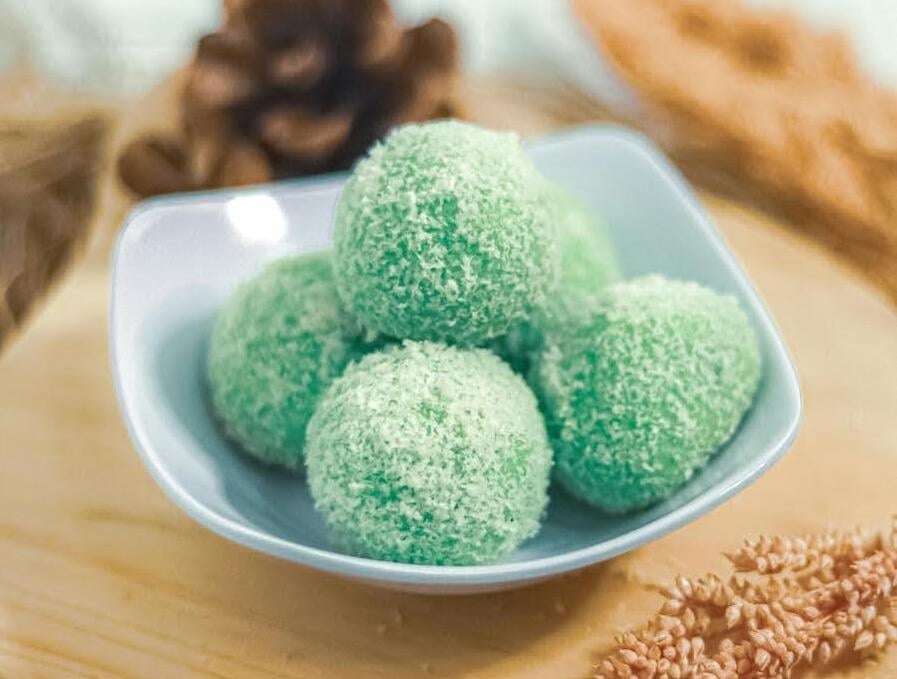 The use of pandan as a natural colorant in food