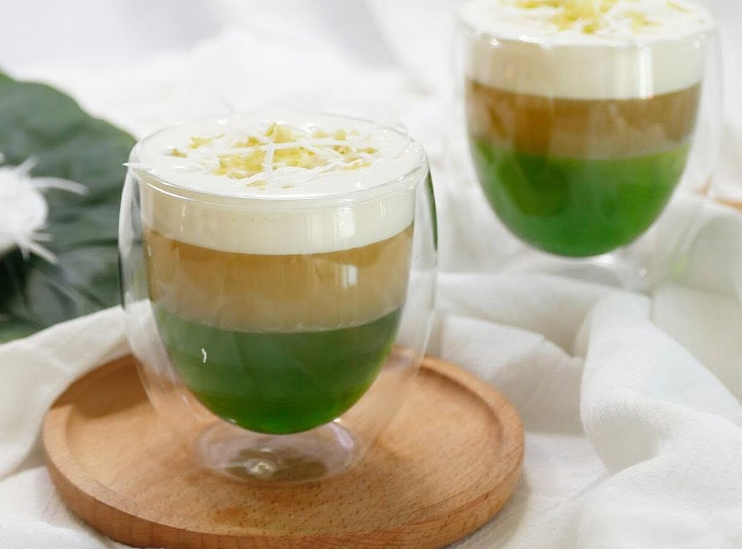 Chlorophyll, a pigment in green leaves present in pandan used in beverages