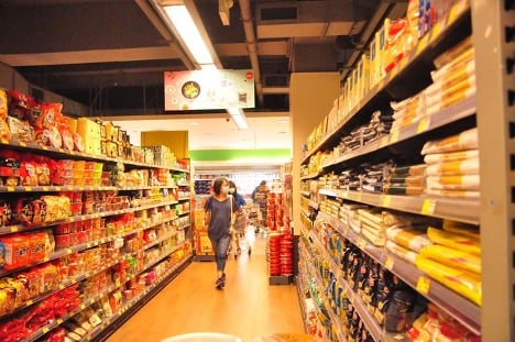 Illustration of Ultra-Processed Products in Supermarket