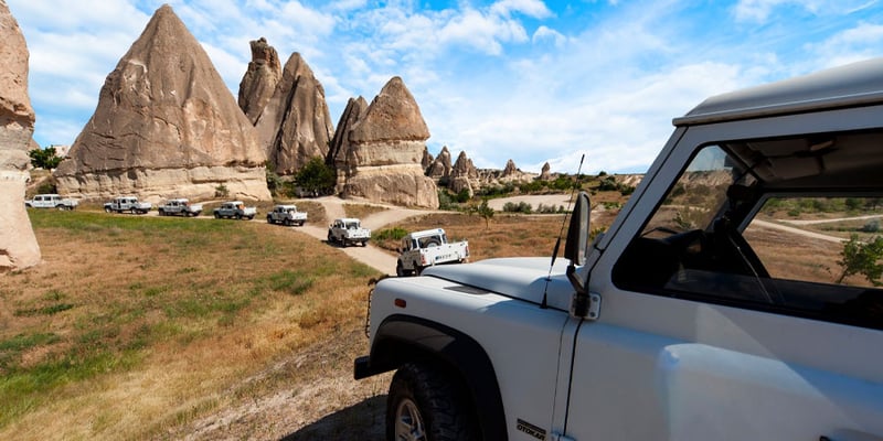 Jeep-Safari-Tour bei Sonnenuntergang in Kappadokien durch die Panoramahügel preview