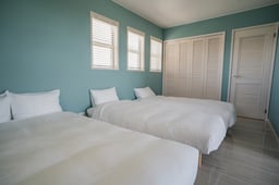 SEADINERS Beachfront Villa99