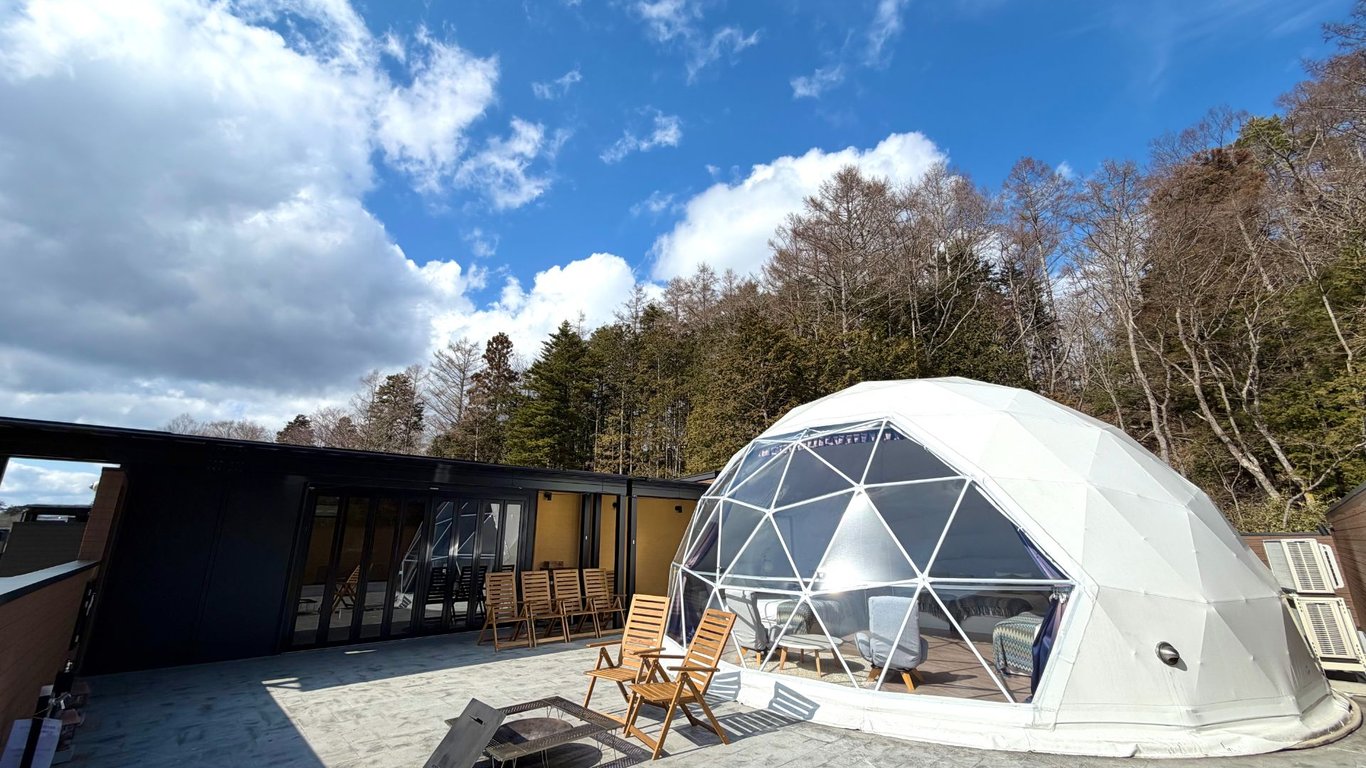 山梨・山中湖の冬絶景を満喫する完全プライベートグランピング
