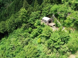檜原村の5000坪の敷地にたった1棟だけ佇むホテルTHEATER1。