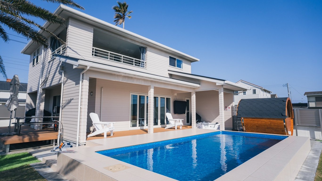 SEADINERS Beachfront Villa99