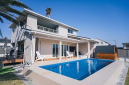 SEADINERS Beachfront Villa99