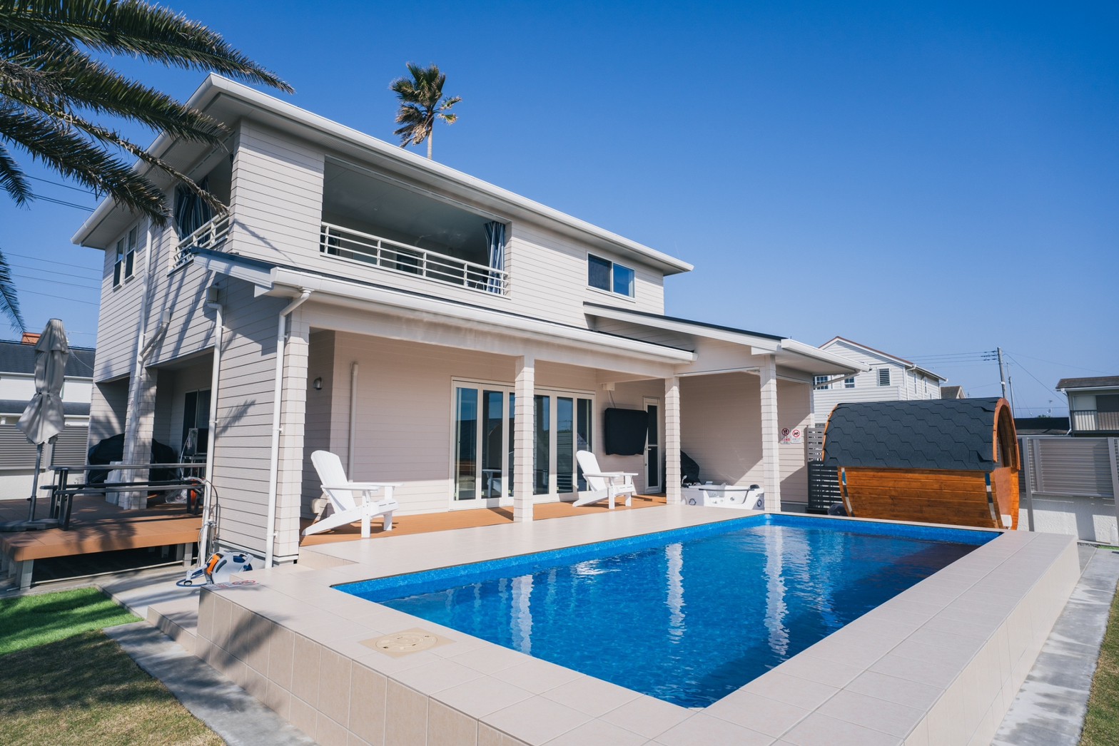 SEADINERS Beachfront Villa99