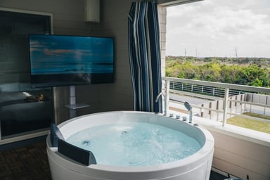SEADINERS Beachfront Villa99