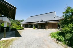 俵屋-大きな屋根の家-
