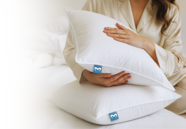 melasleep-pillows-in-hand