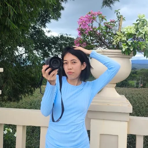 Mia Luzon's avatar