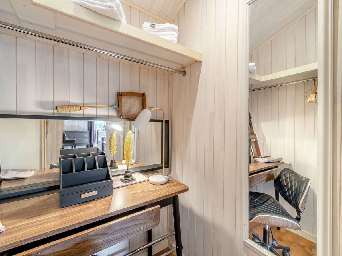 Beech Lodge, Mercia Marina Holiday Let — King Suites & Roll-Top Bath photo 22