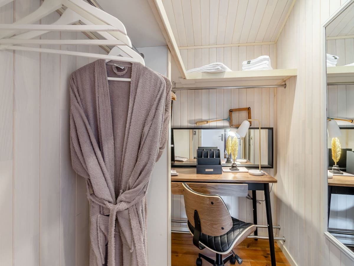 Beech Lodge, Mercia Marina Holiday Let — King Suites & Roll-Top Bath photo 31
