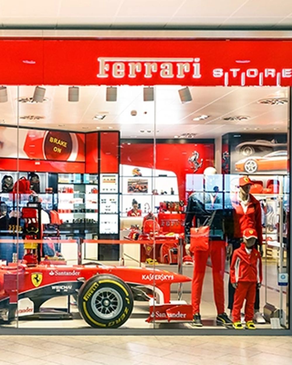 Pick up & Ferrari World Photo Stop — 3
