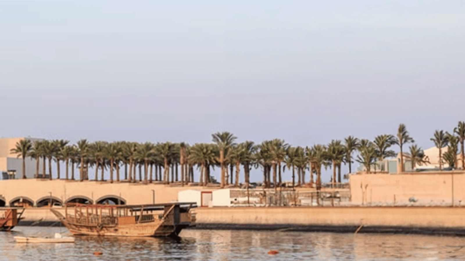 Doha: Souq Waqif, Katara, Museum & Pearl-Qatar Half-Day Tour