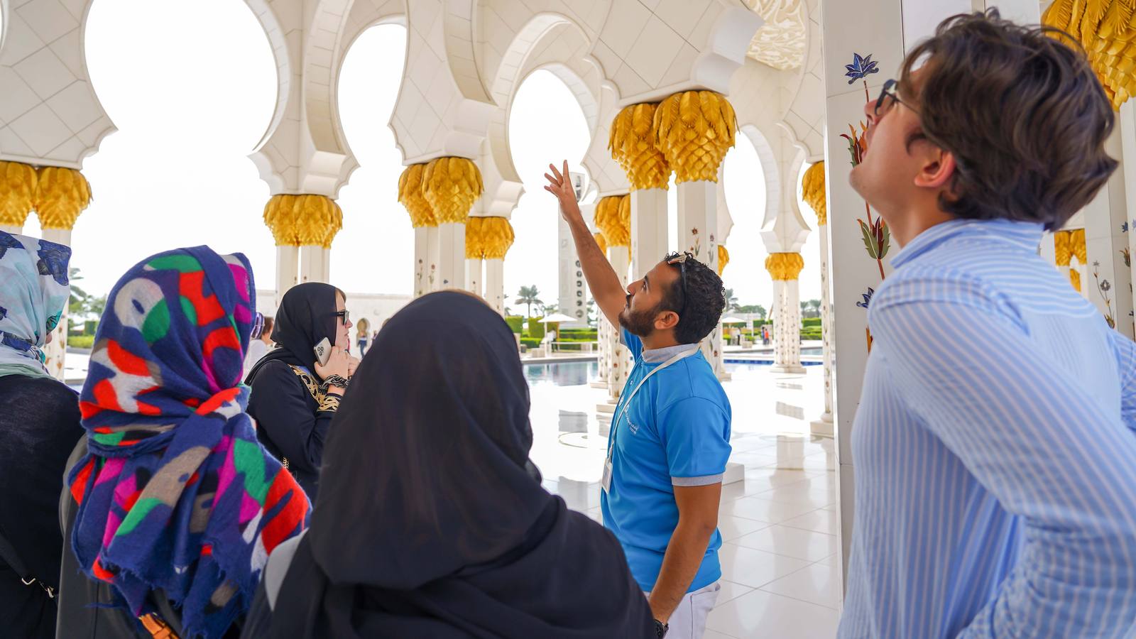 Abu Dhabi: Guided Walking Tour at Sheikh Zayed Grand Mosque