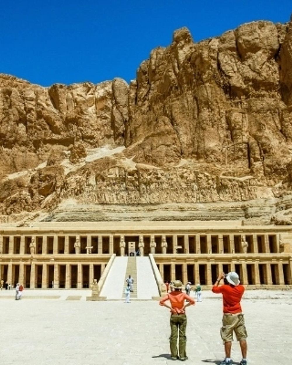 Journey from Hurghada to the City of the Pharaohs — 3