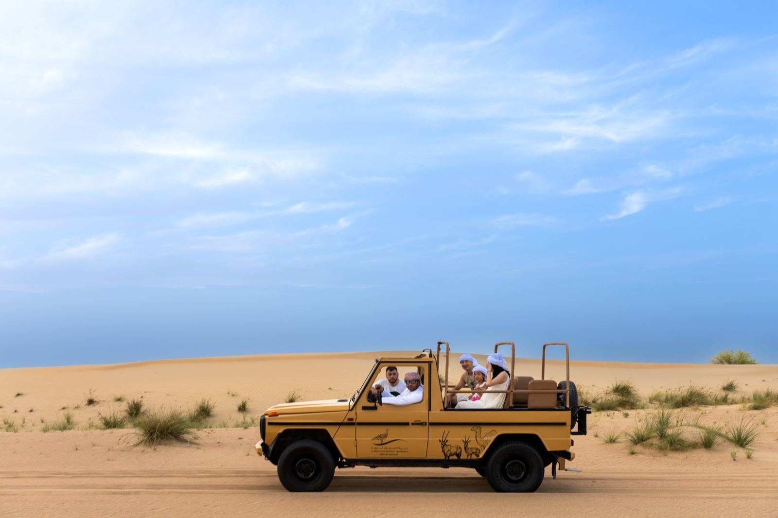 Dubai: Morning Heritage Safari in Vintage G-Class & Bedouin Breakfast at Al Marmoom 