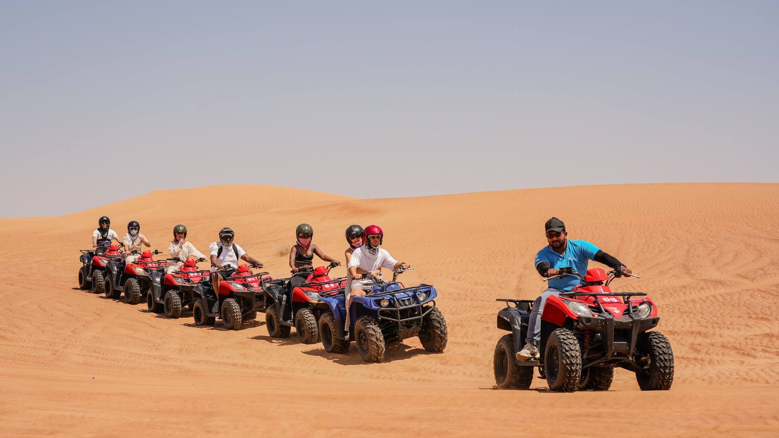 Dubai: Quadfahren in den roten Dünen, Kamelritt, Al Khayma Camp & BBQ