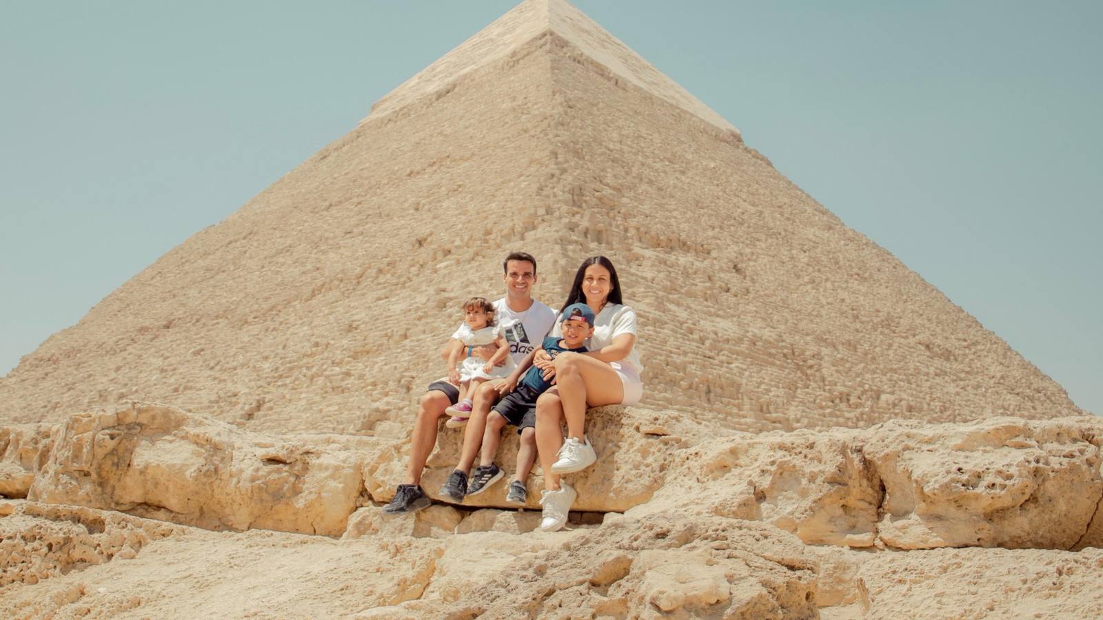 From Cairo: Pyramids of Giza, Sphinx, Saqqara & Memphis Tour