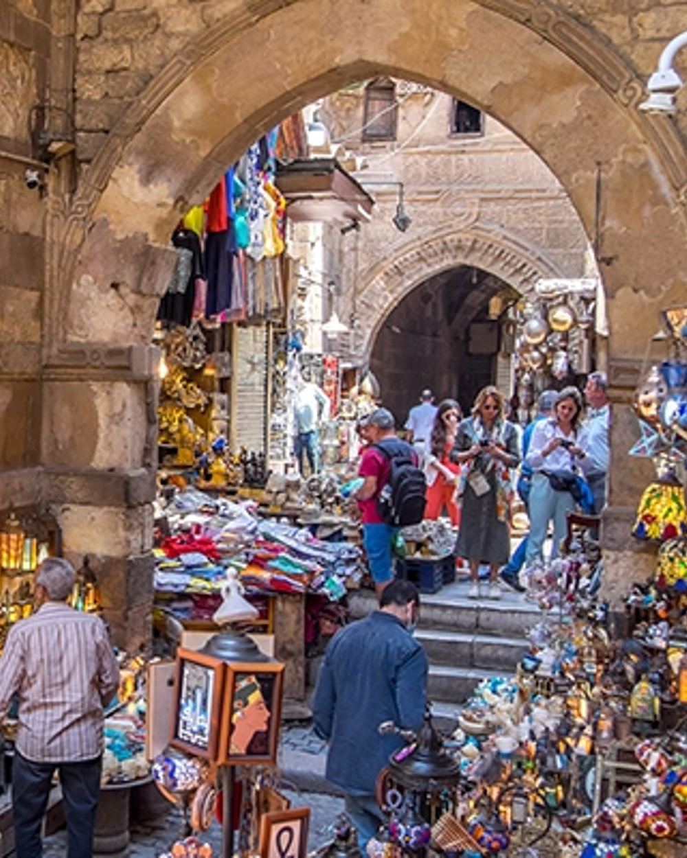 Cairo Highlights – Pyramids, Museum & Bazaar