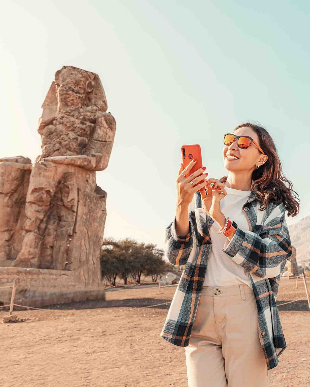 From Luxor: Guided Tour to East or West Banks with Lunch