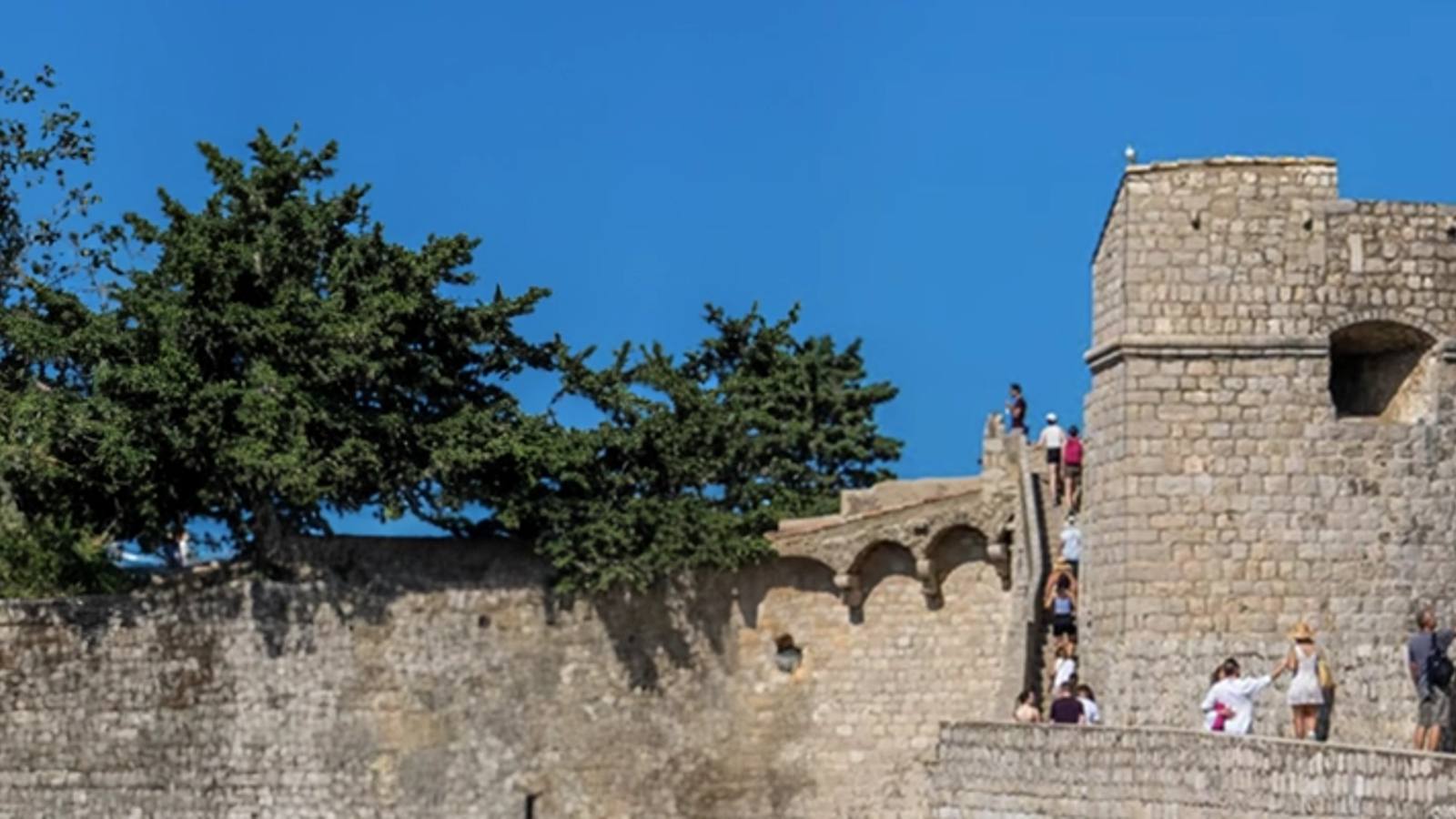 Dubrovnik: Old Town & City Walls Tour with Optional DU Pass