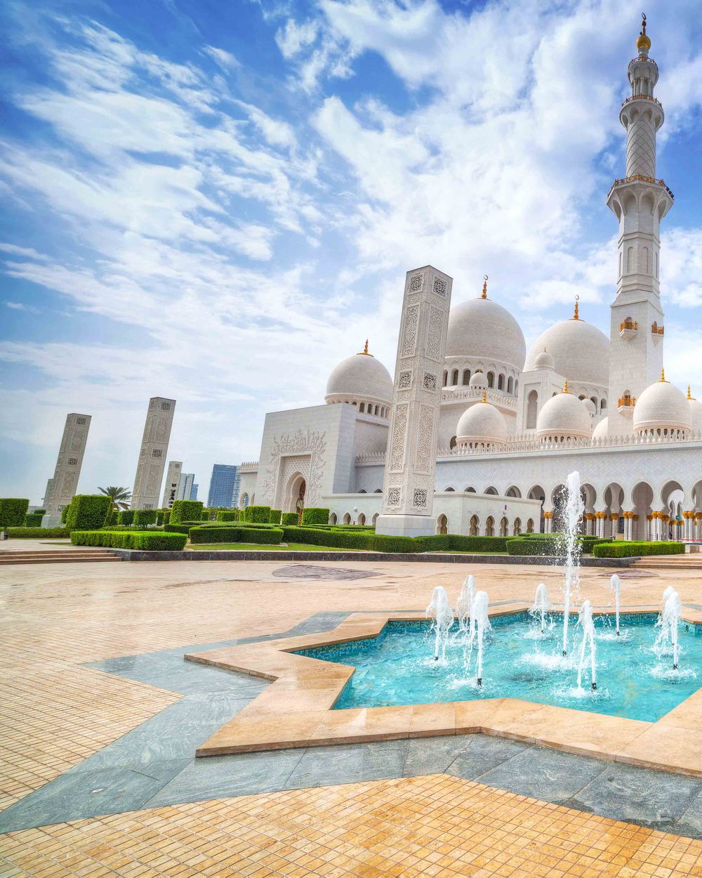 Abu Dhabi and the Desert of the Emirates in 3 days, from Dubai