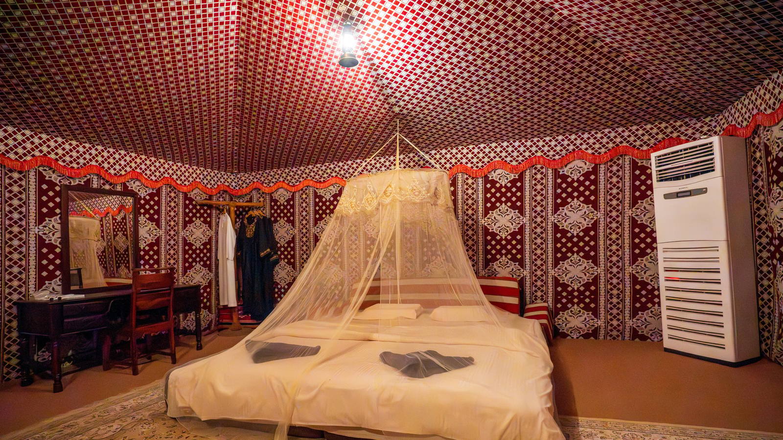 Dubai: Overnight Safari, Dinner, Stargazing & Al Khayma Camp