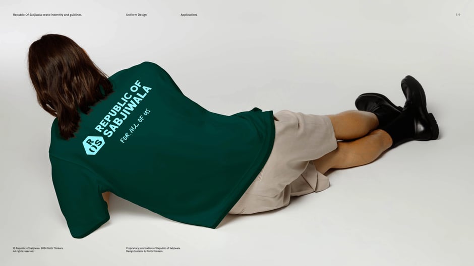 Uniform application : sweatshirt back lockup