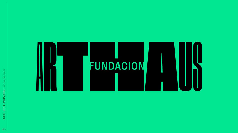 Logotipo sobre fondo de color